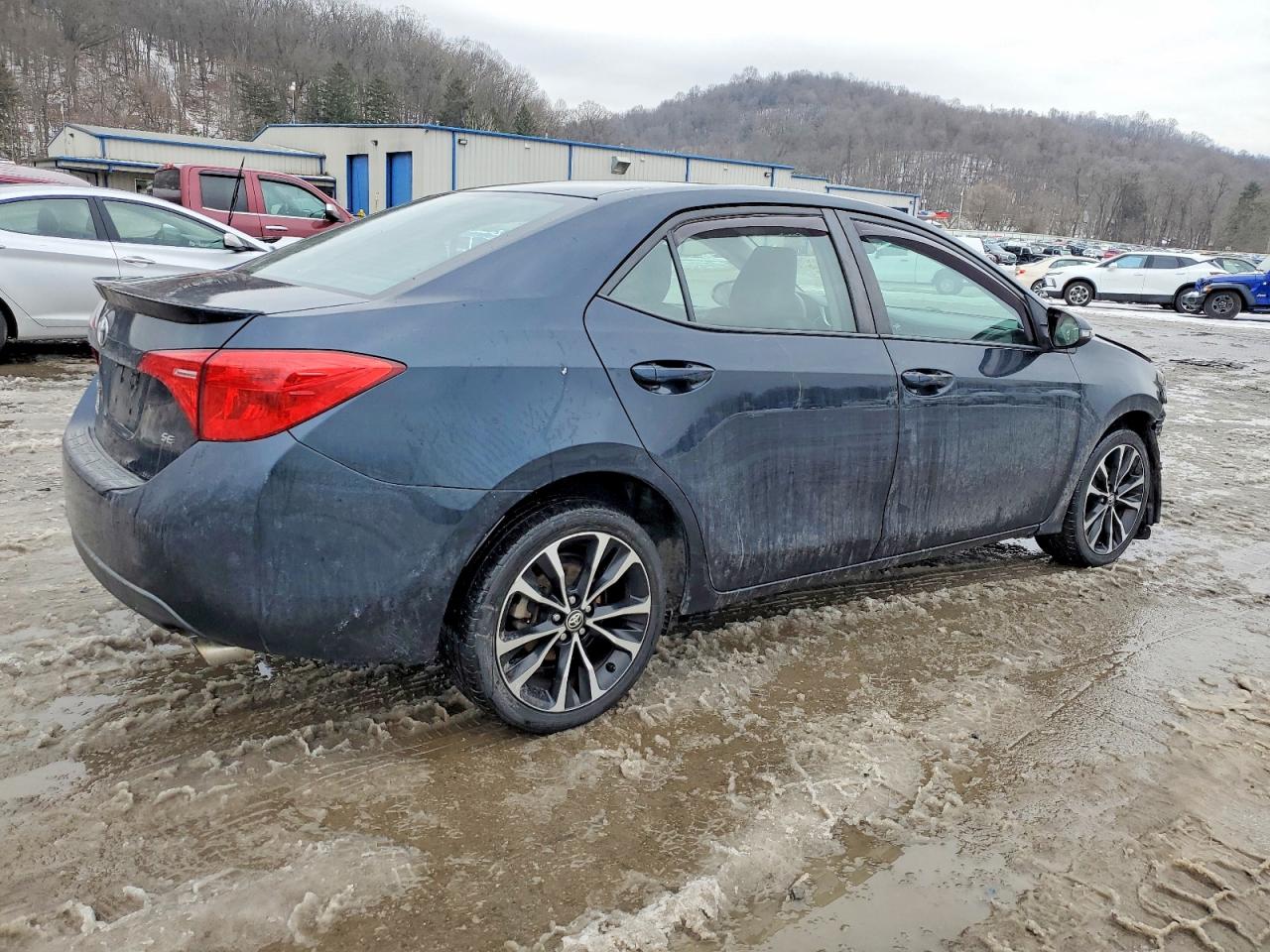 2017 TOYOTA COROLLA L photo 3