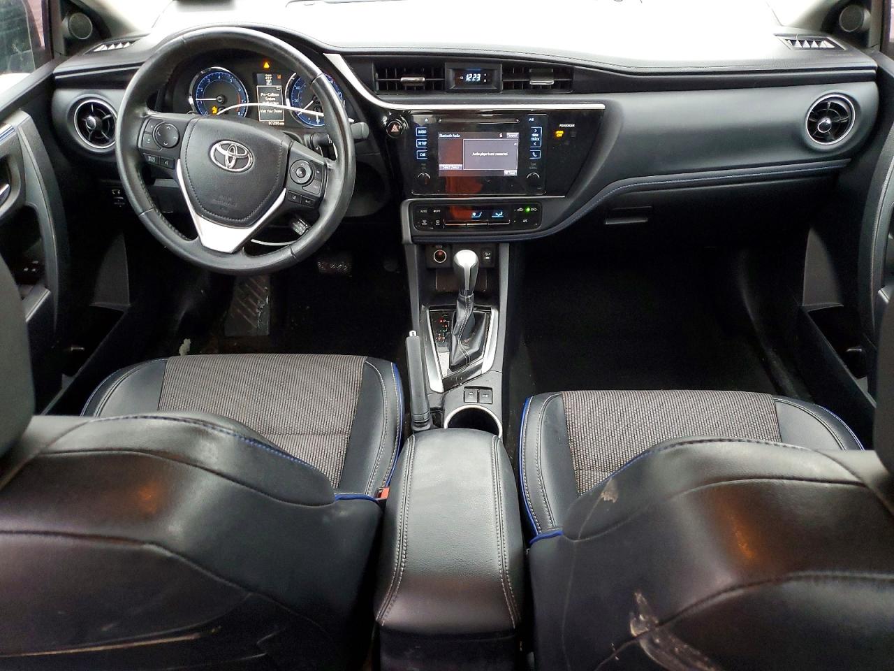 2017 TOYOTA COROLLA L photo 8