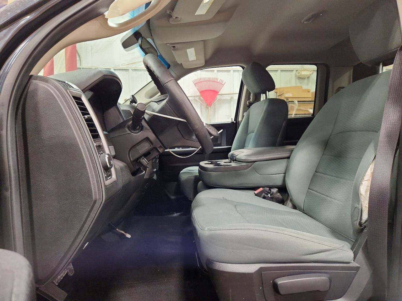 2014 RAM 1500 ST photo 7