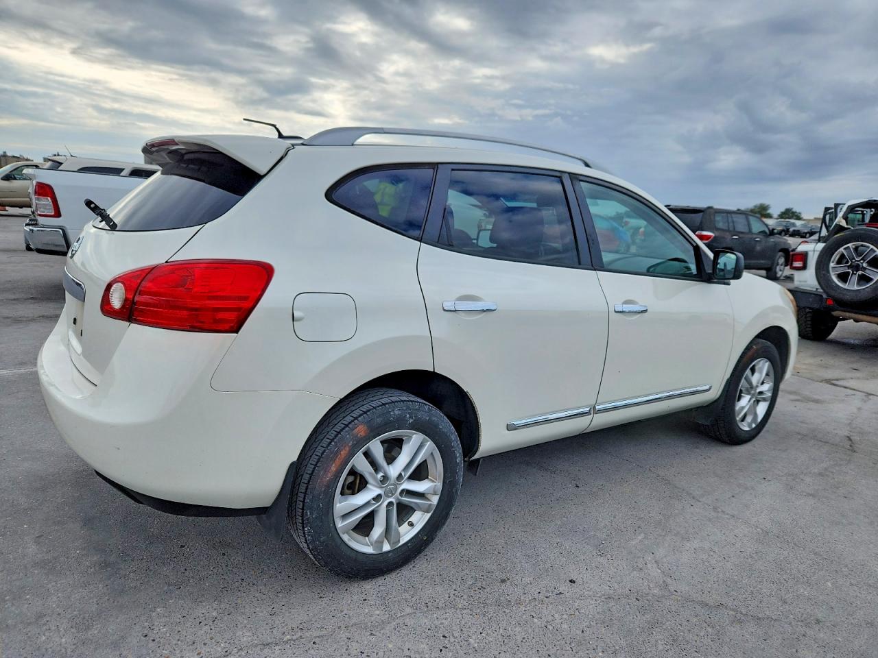 2015 NISSAN ROGUE SELECT S photo 3