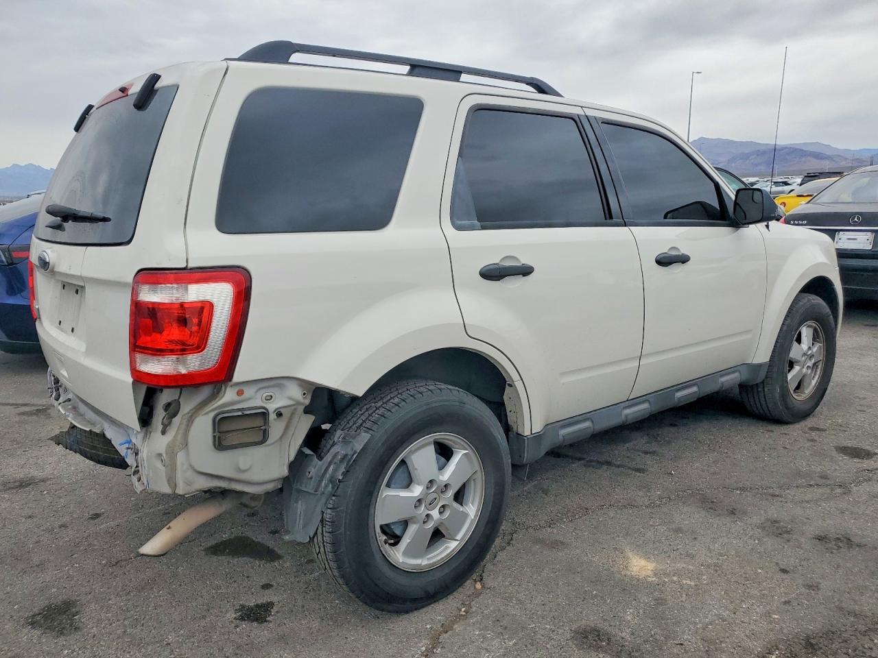 2012 FORD ESCAPE XLT photo 3