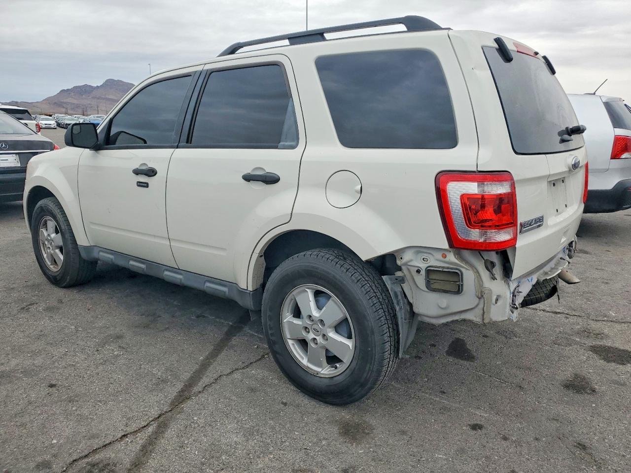2012 FORD ESCAPE XLT photo 2