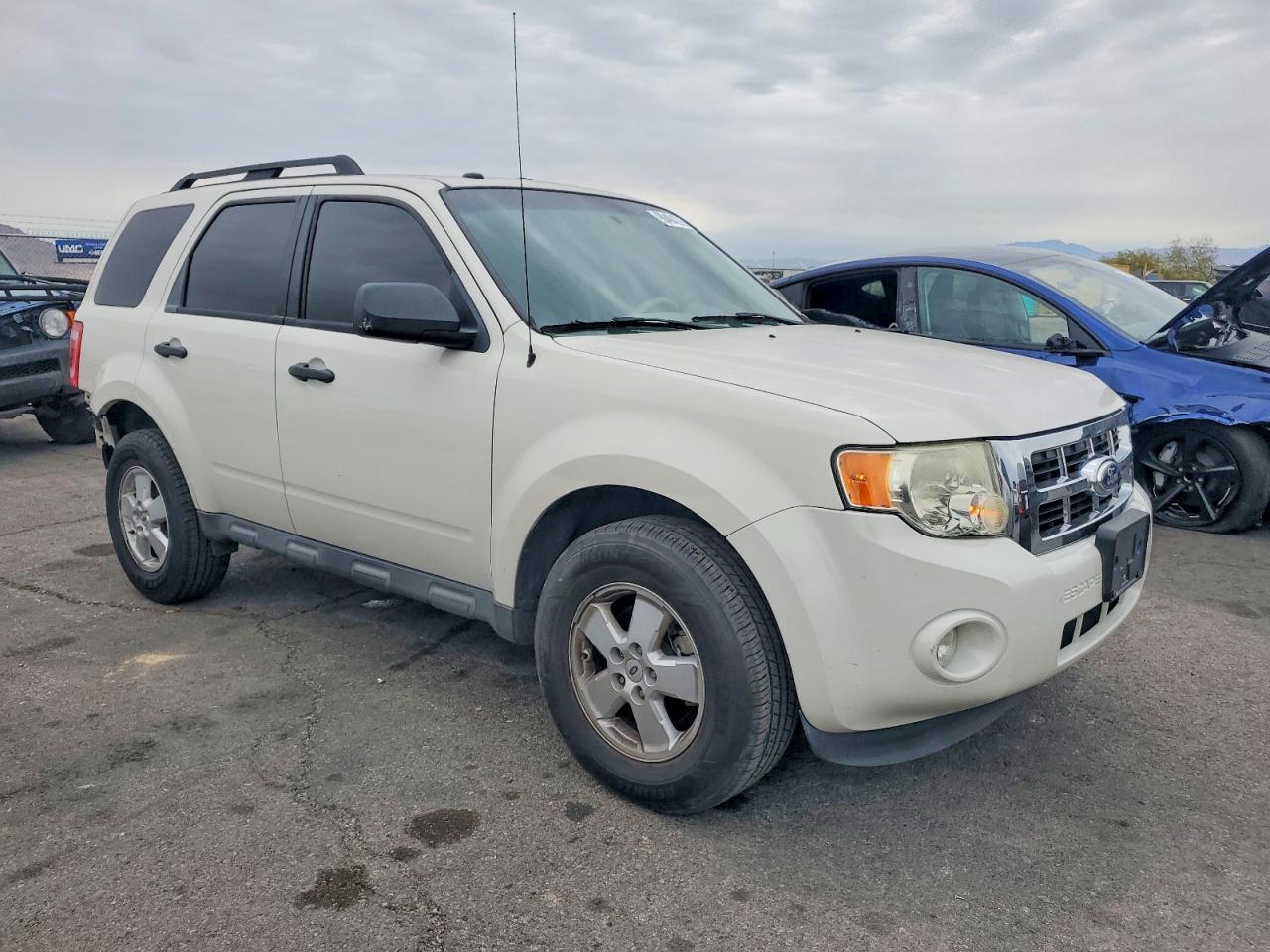 2012 FORD ESCAPE XLT photo 4