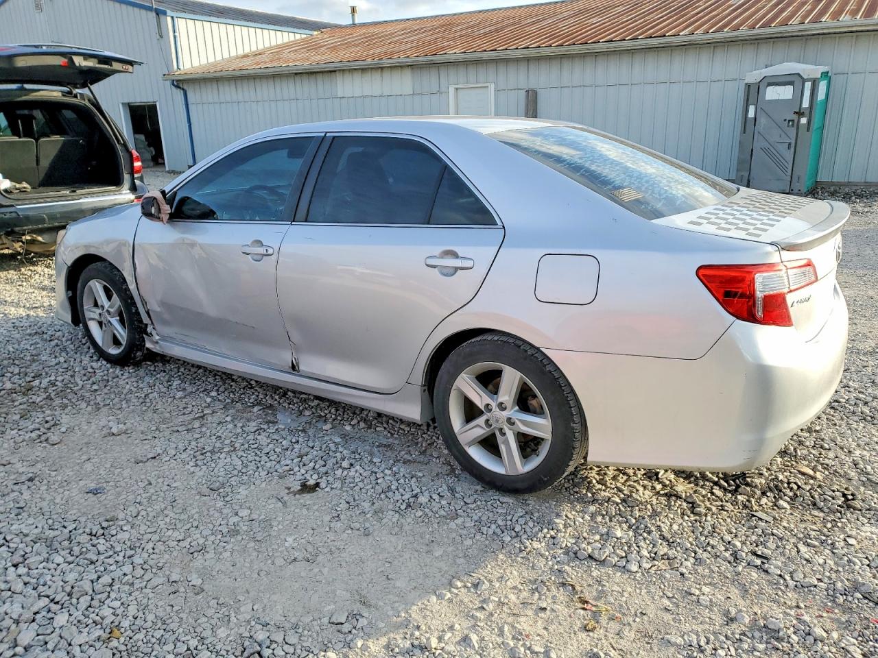 2014 TOYOTA CAMRY L photo 3