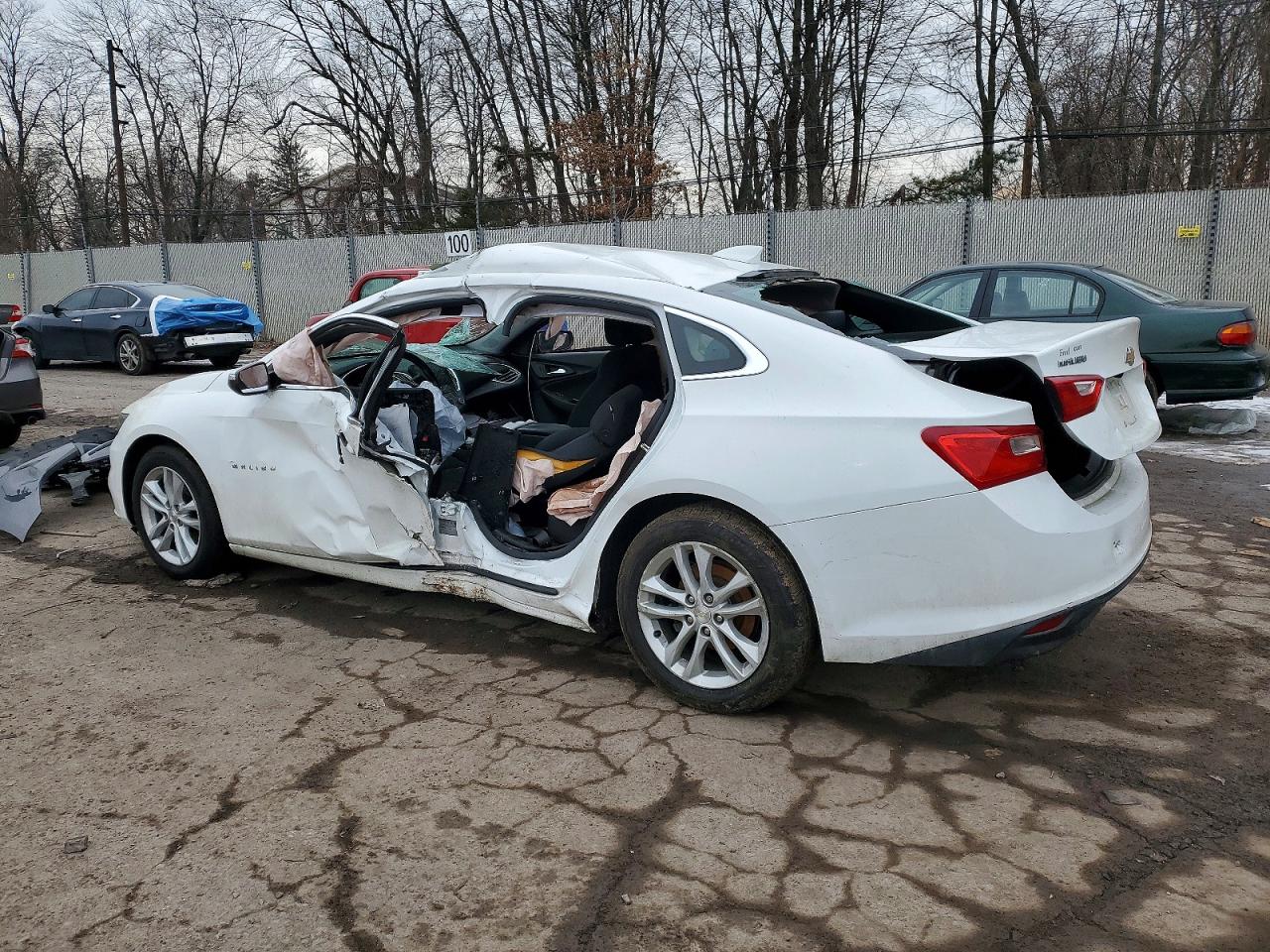 2017 CHEVROLET MALIBU LT photo 2