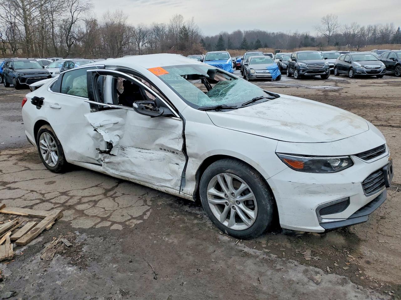 2017 CHEVROLET MALIBU LT photo 4