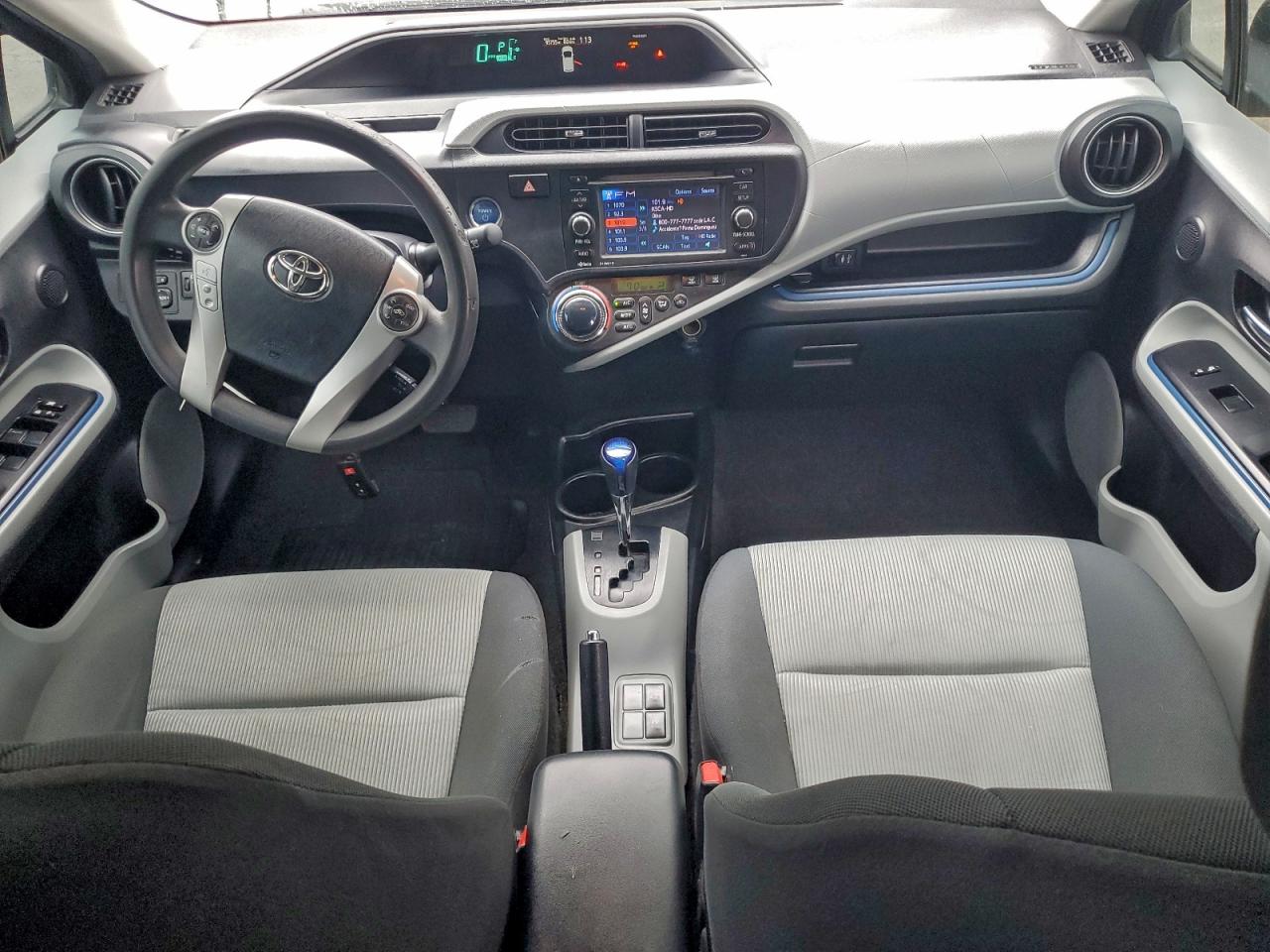 2012 TOYOTA PRIUS C photo 29
