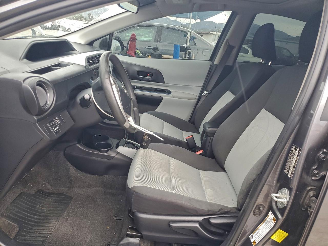 2012 TOYOTA PRIUS C photo 25