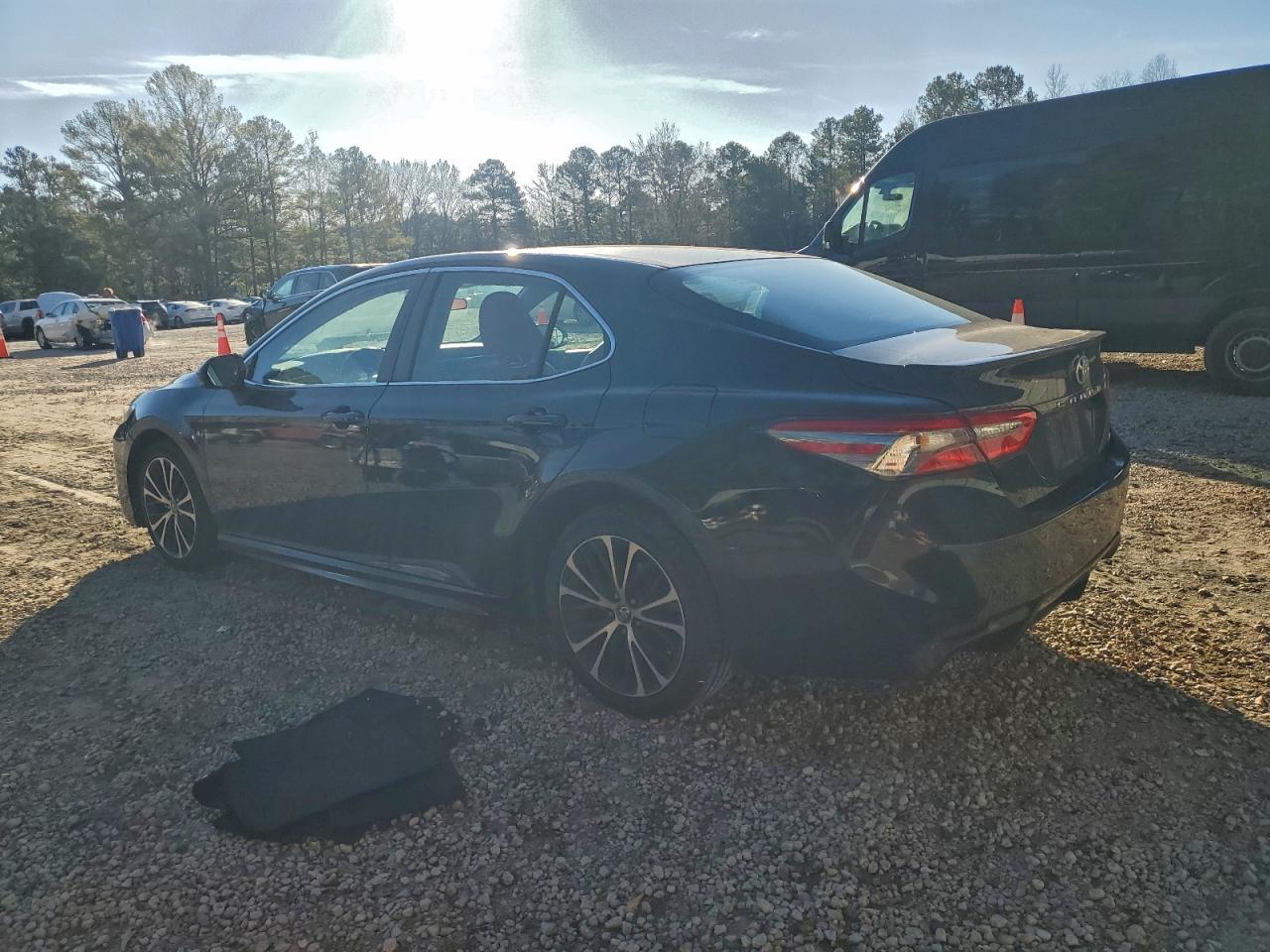 2018 TOYOTA CAMRY L photo 3