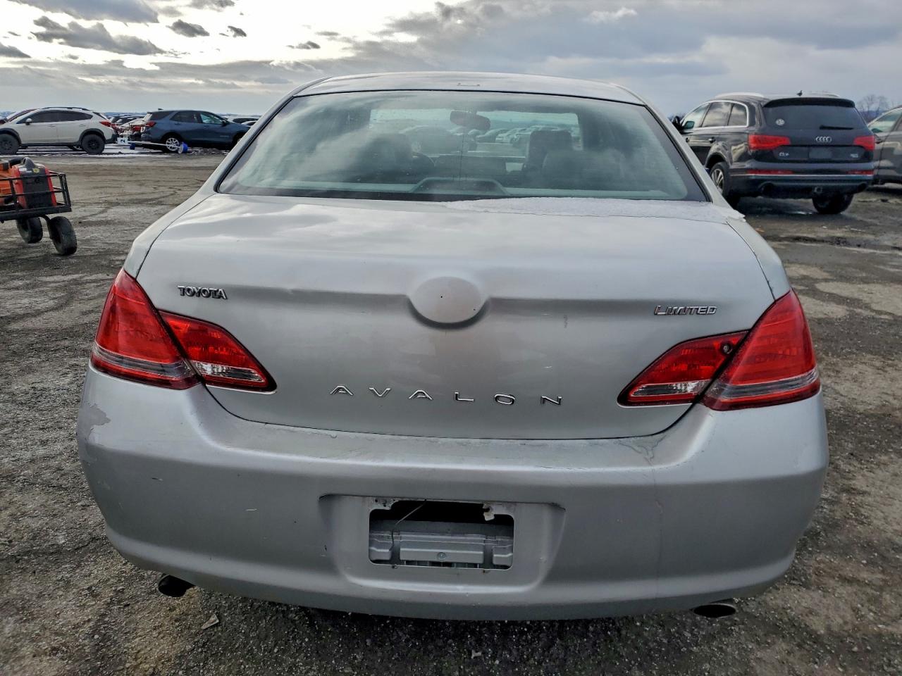 2005 TOYOTA AVALON XL photo 11