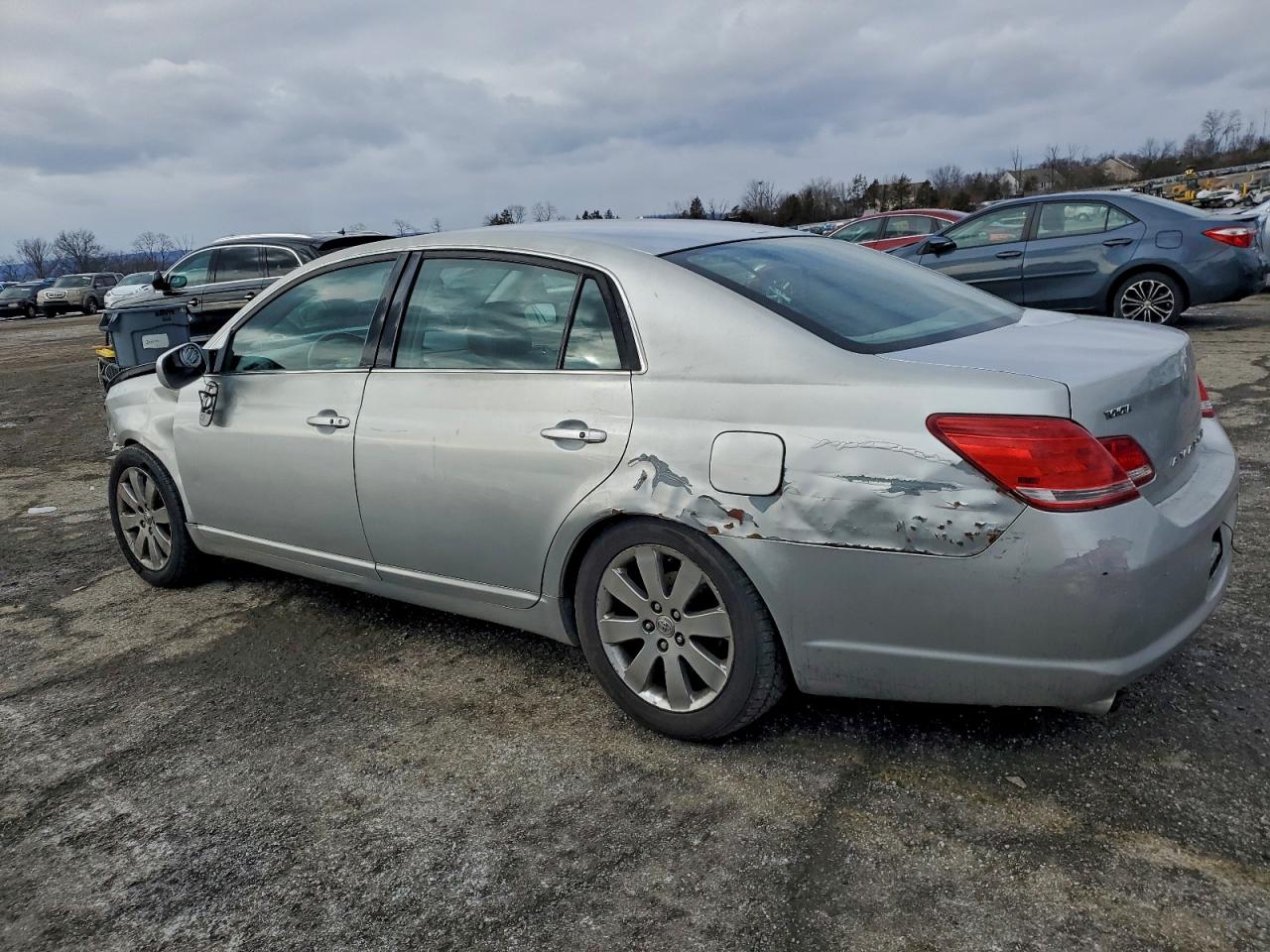 2005 TOYOTA AVALON XL photo 3