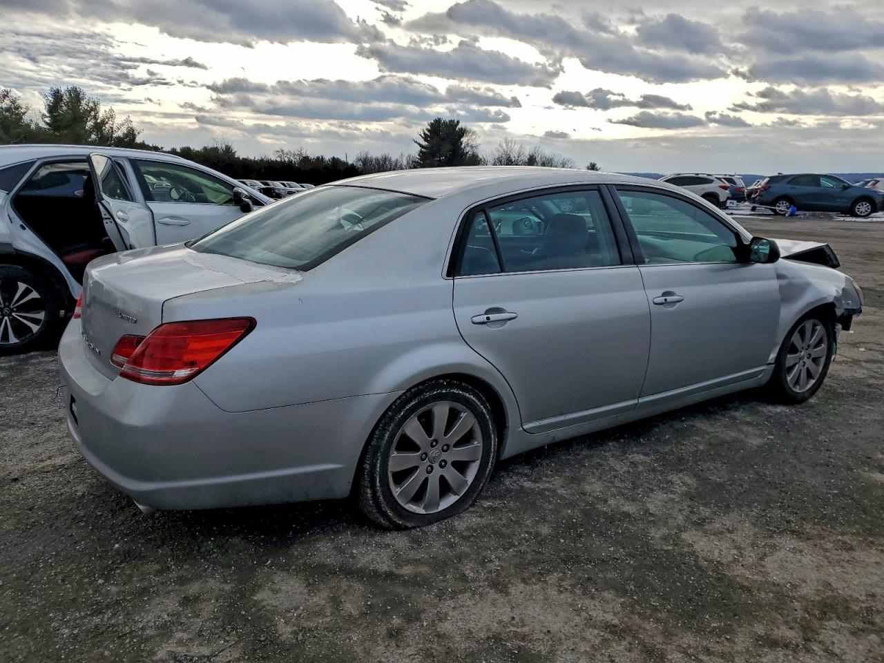 2005 TOYOTA AVALON XL photo 5