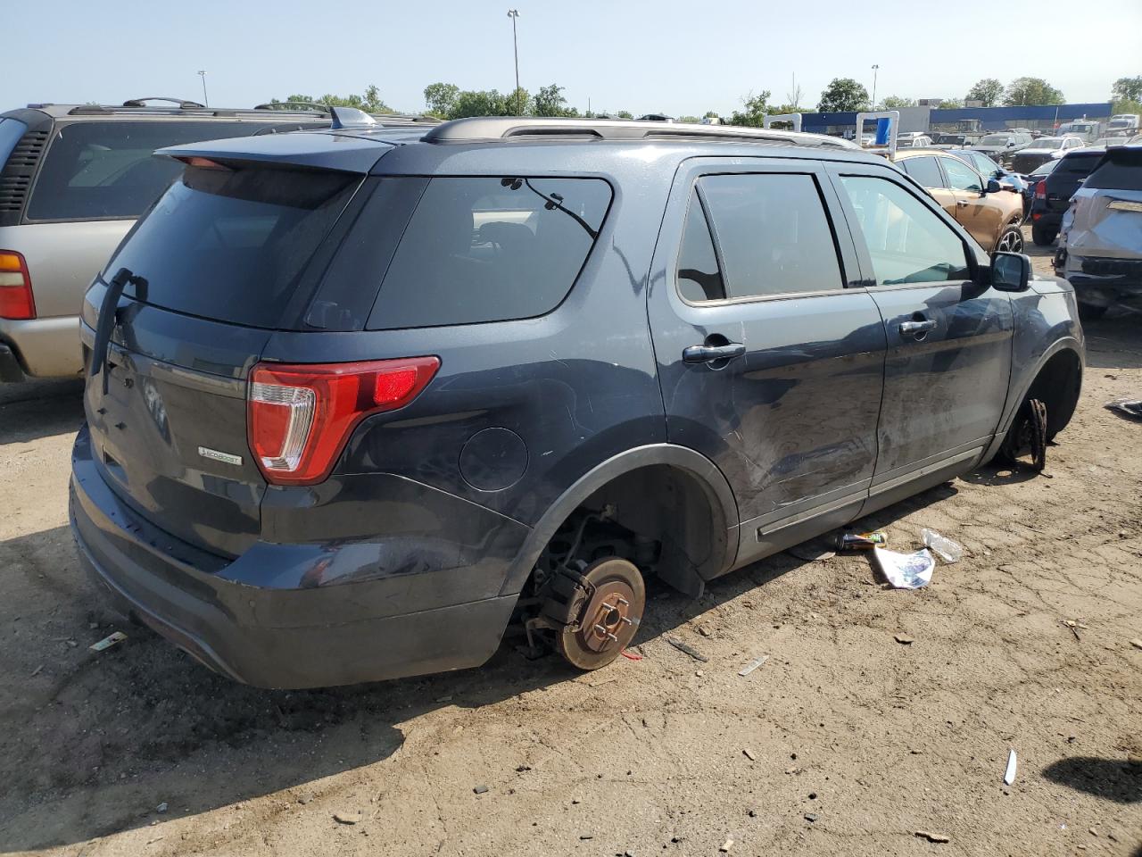 2017 FORD EXPLORER XLT photo 3