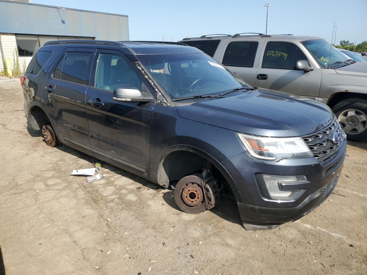 2017 FORD EXPLORER XLT photo 4