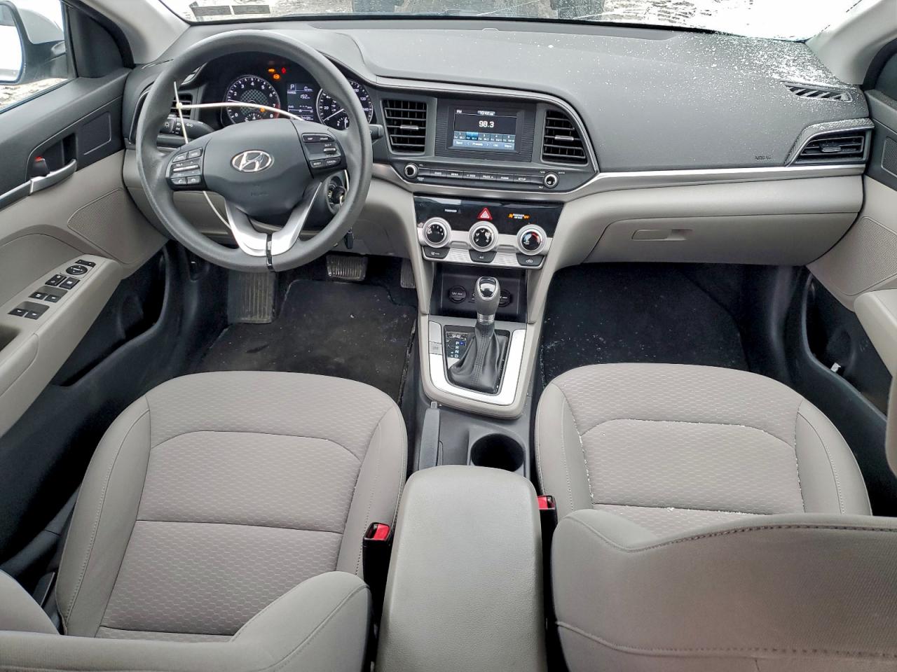 2019 HYUNDAI ELANTRA SE photo 8