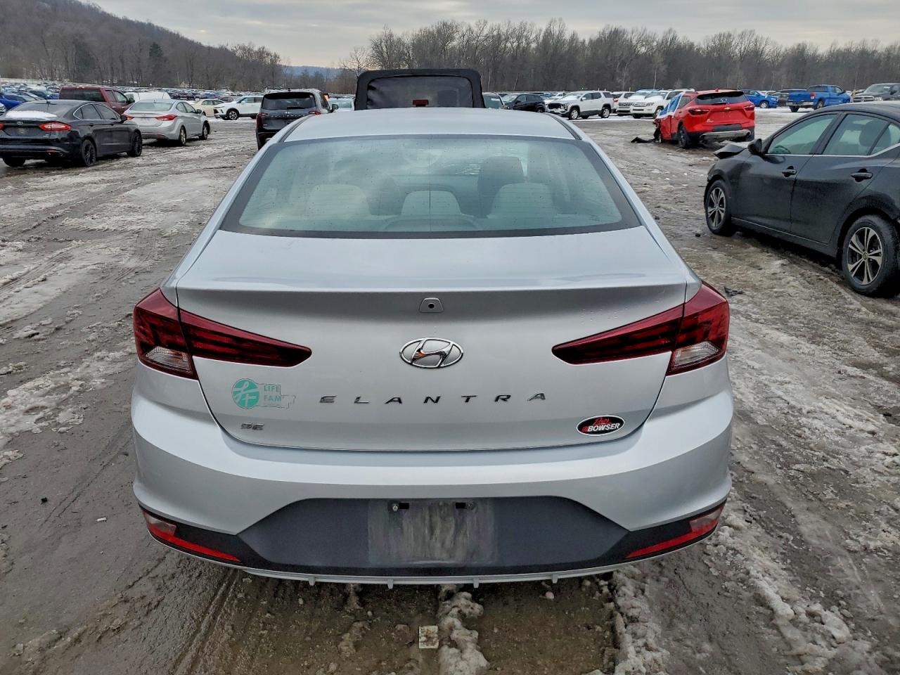 2019 HYUNDAI ELANTRA SE photo 6