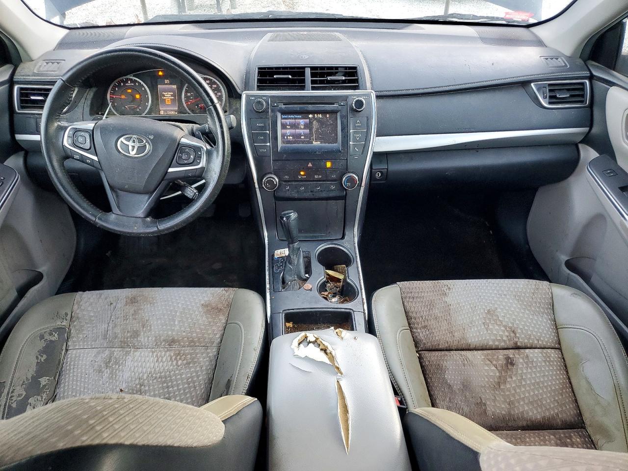 2015 TOYOTA CAMRY LE photo 4