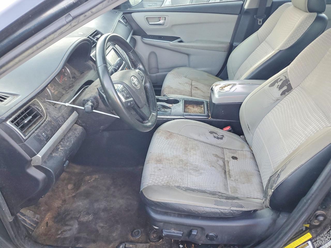 2015 TOYOTA CAMRY LE photo 3