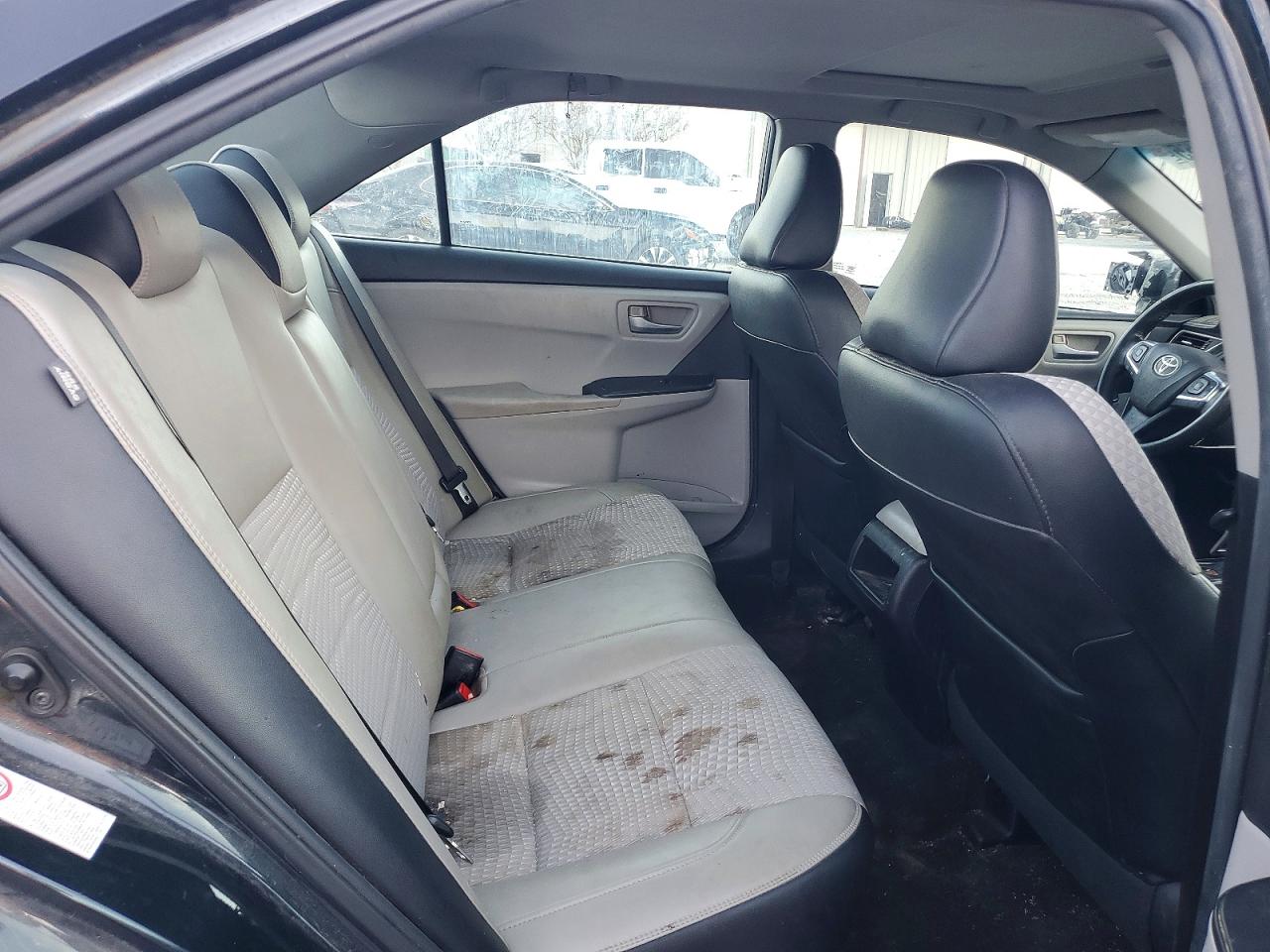 2015 TOYOTA CAMRY LE photo 6