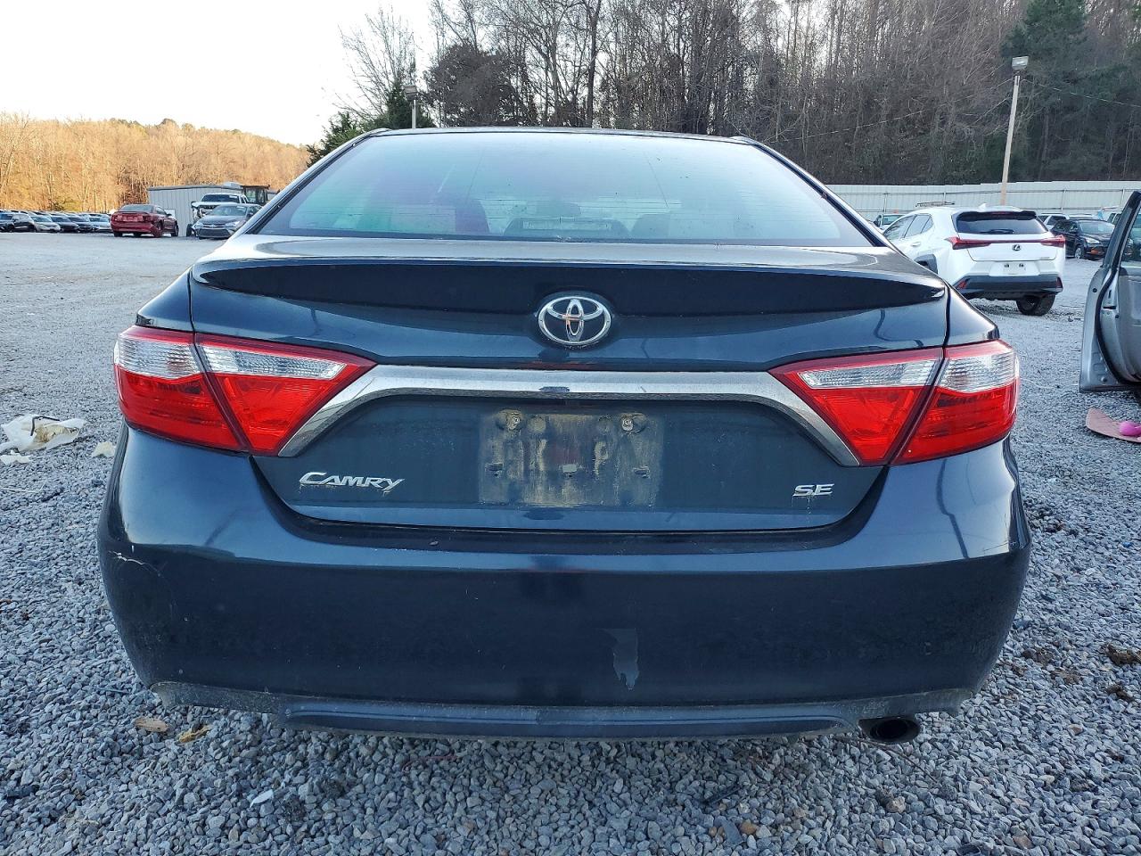 2015 TOYOTA CAMRY LE photo 2