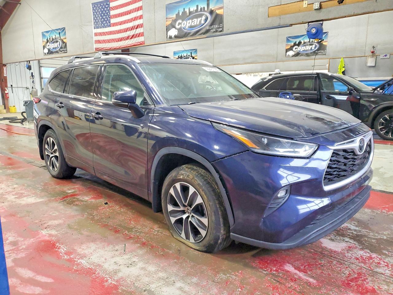 2021 TOYOTA HIGHLANDER XLE photo 4
