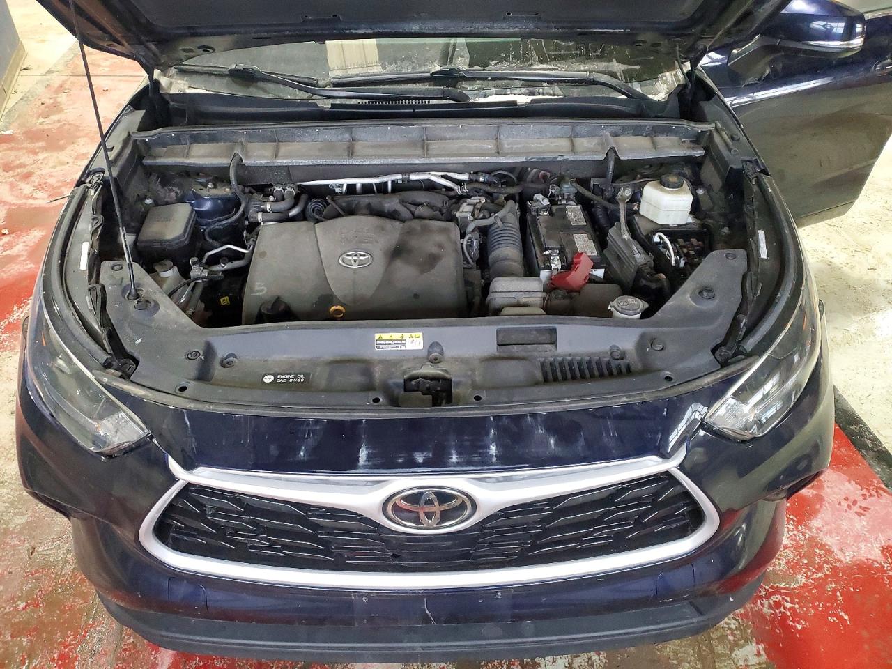2021 TOYOTA HIGHLANDER XLE photo 12