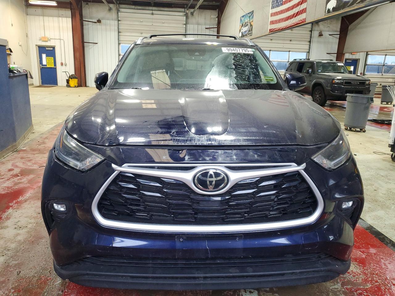 2021 TOYOTA HIGHLANDER XLE photo 5