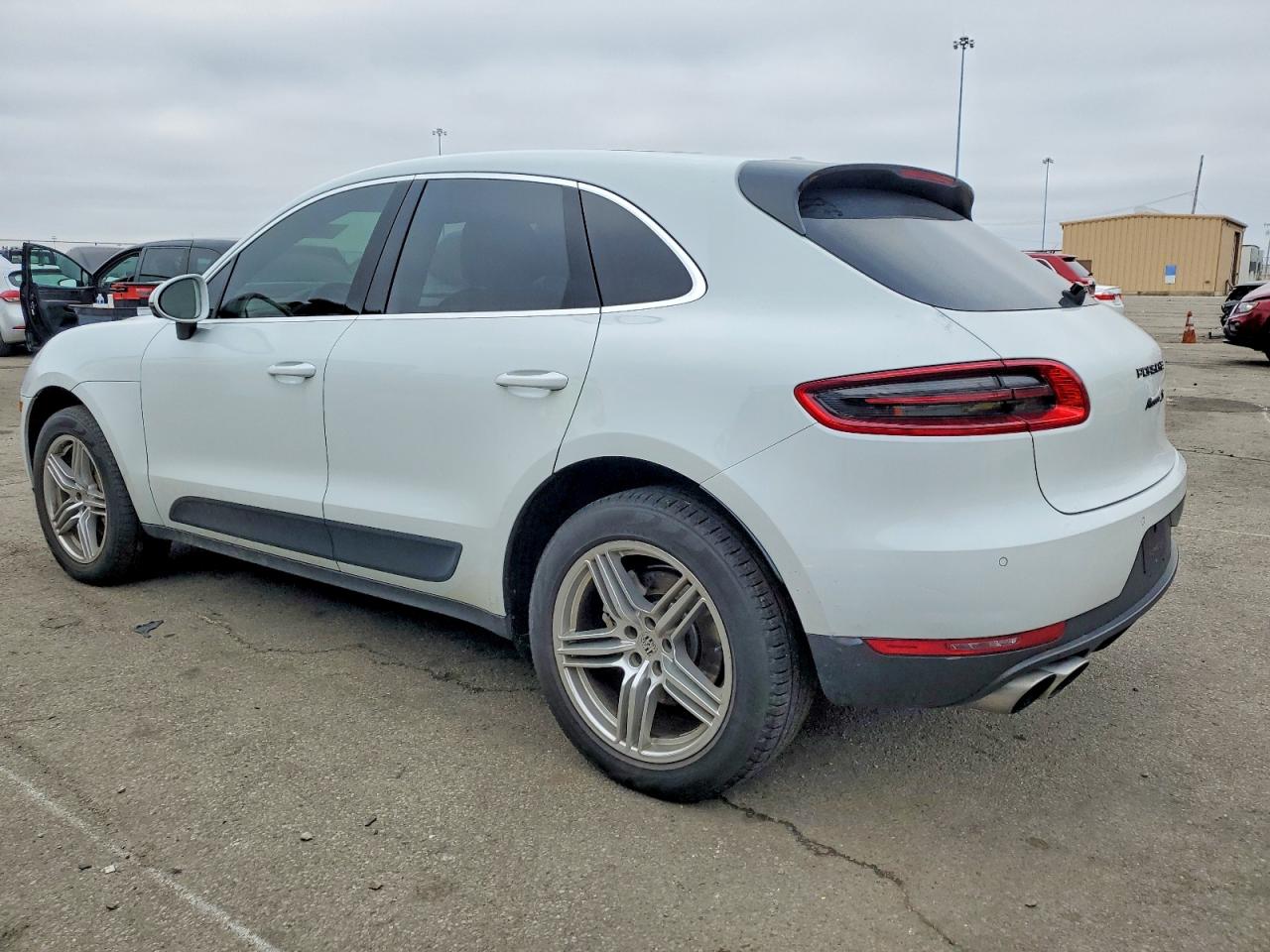 2017 PORSCHE MACAN S photo 2