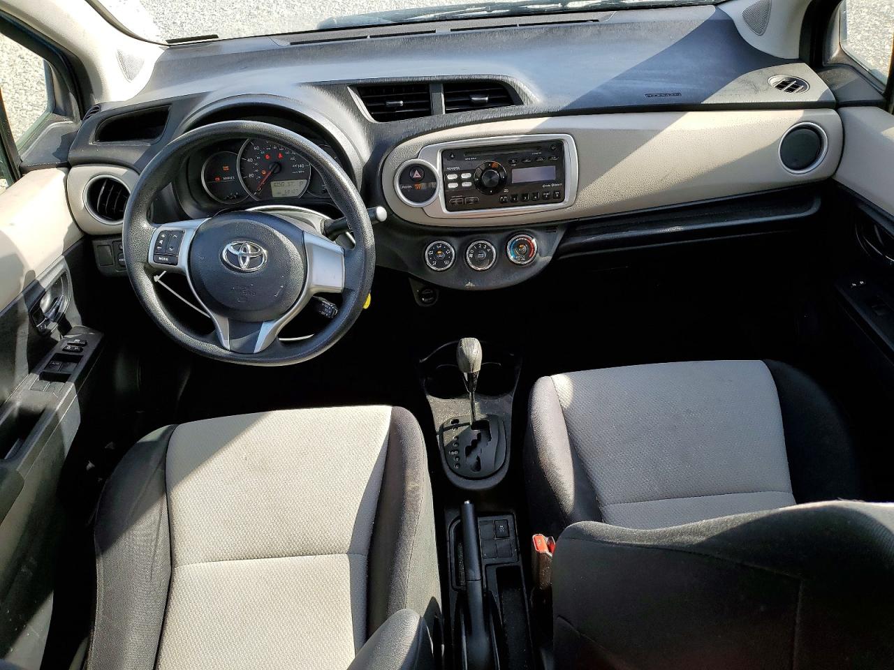 2014 TOYOTA YARIS photo 8