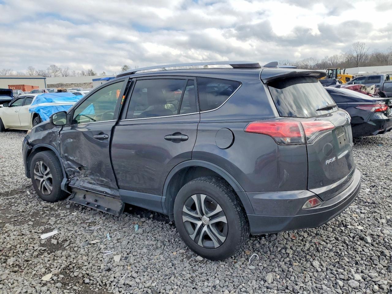 2018 TOYOTA RAV4 LE photo 2
