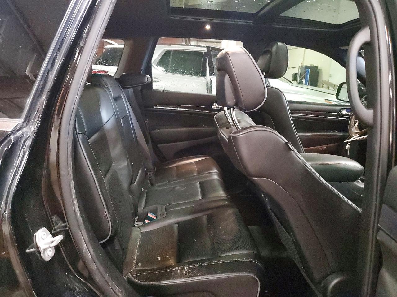 2019 JEEP GRAND CHEROKEE OVERLAND photo 11