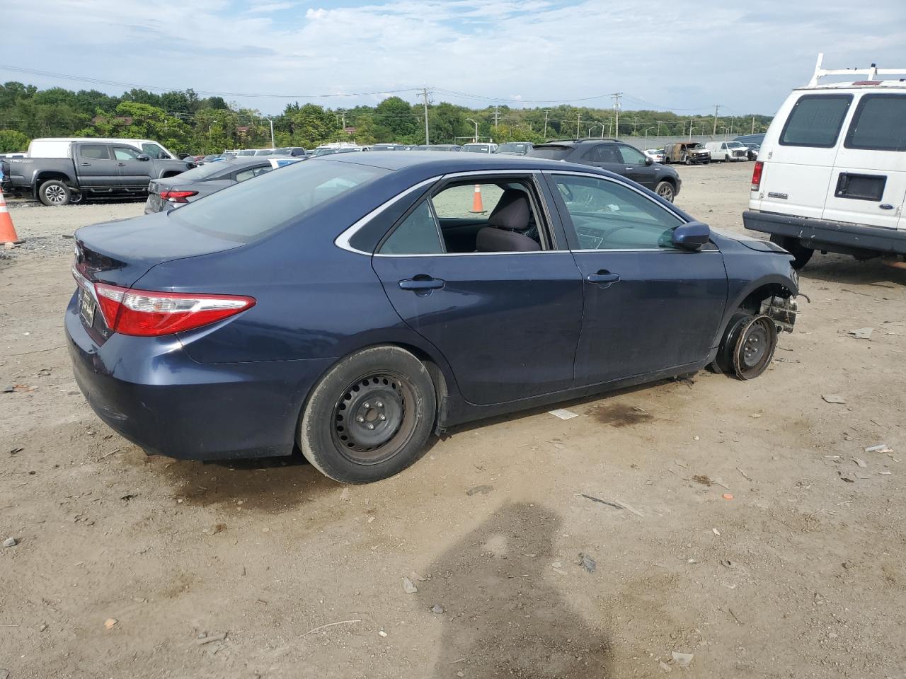 2016 TOYOTA CAMRY LE photo 3