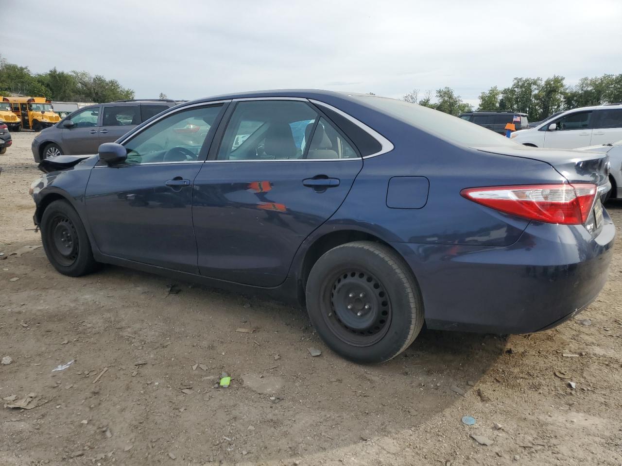 2016 TOYOTA CAMRY LE photo 2