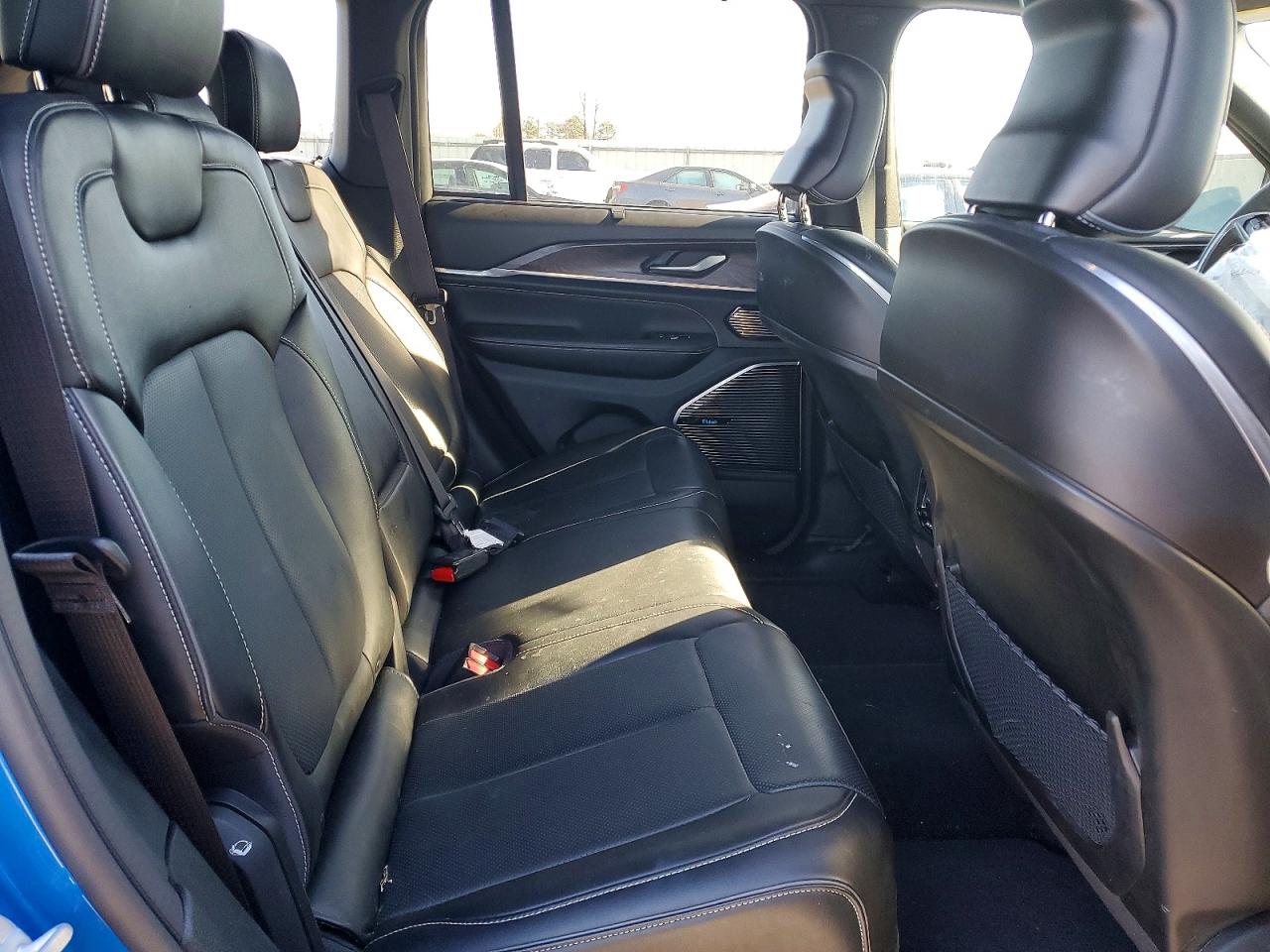2023 JEEP GRAND CHEROKEE OVERLAND 4XE photo 11