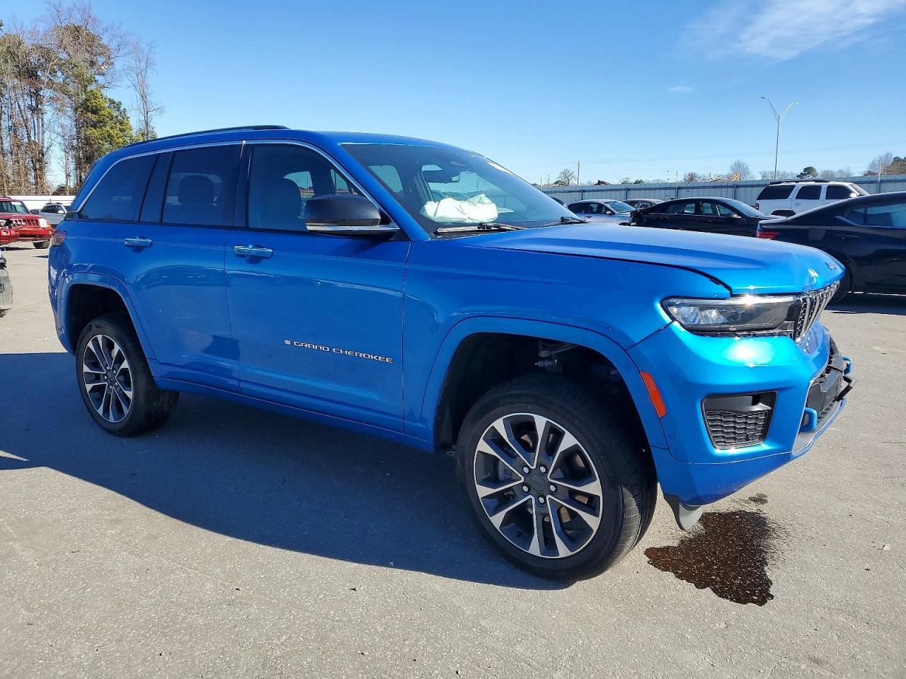 2023 JEEP GRAND CHEROKEE OVERLAND 4XE photo 4