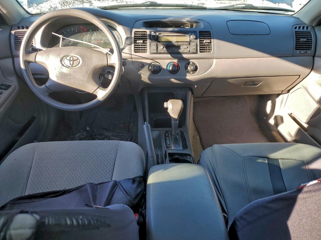 2004 TOYOTA CAMRY LE photo 8