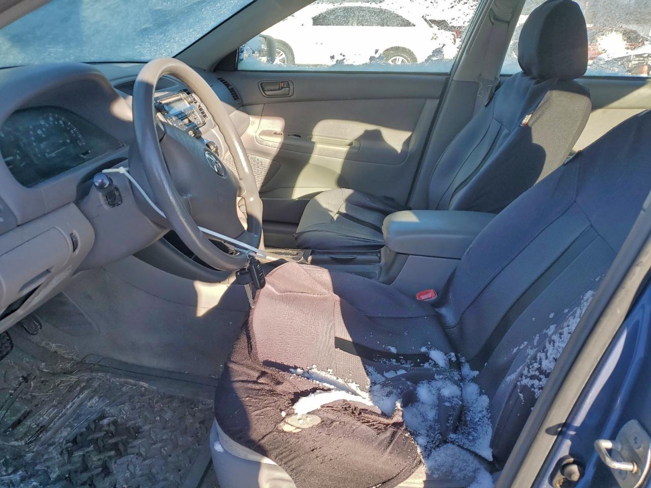 2004 TOYOTA CAMRY LE photo 7
