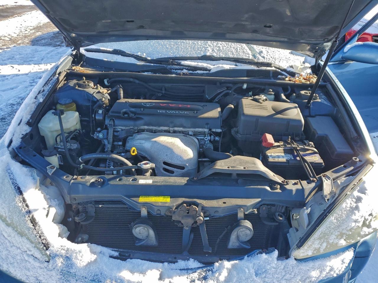 2004 TOYOTA CAMRY LE photo 11