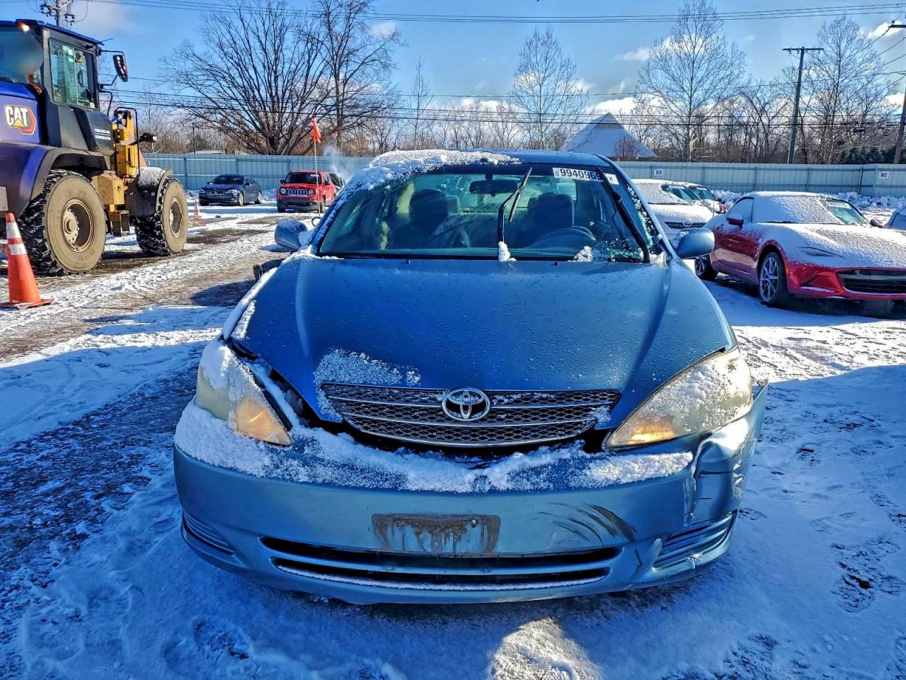2004 TOYOTA CAMRY LE photo 5