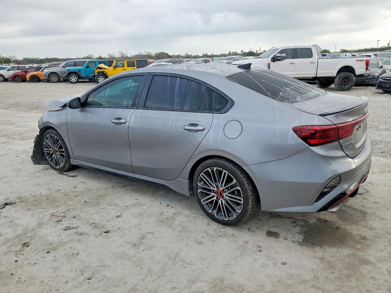 2023 KIA FORTE GT photo 2