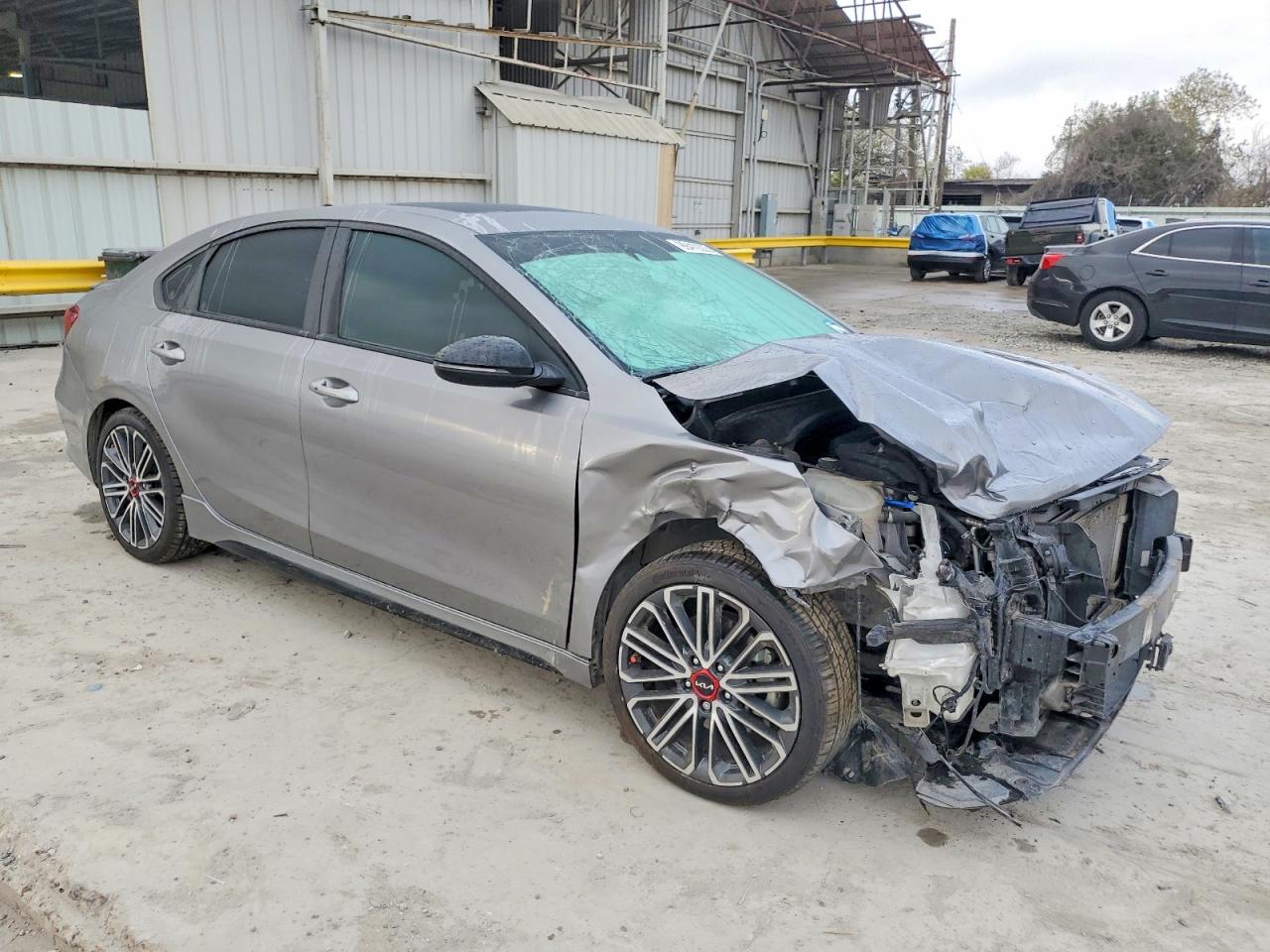 2023 KIA FORTE GT photo 4