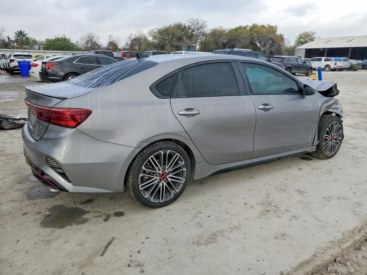 2023 KIA FORTE GT photo 3