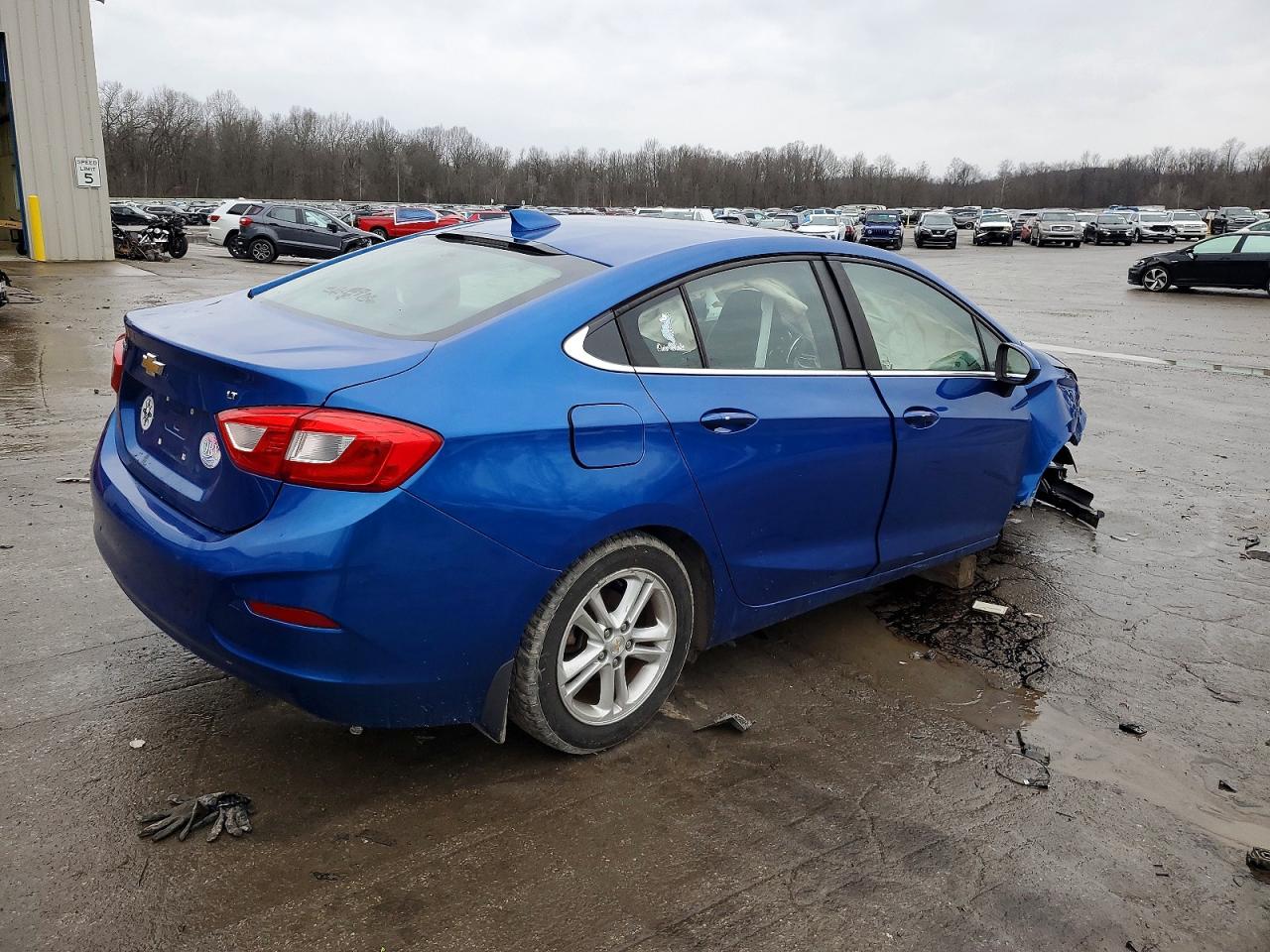 2017 CHEVROLET CRUZE LT photo 3