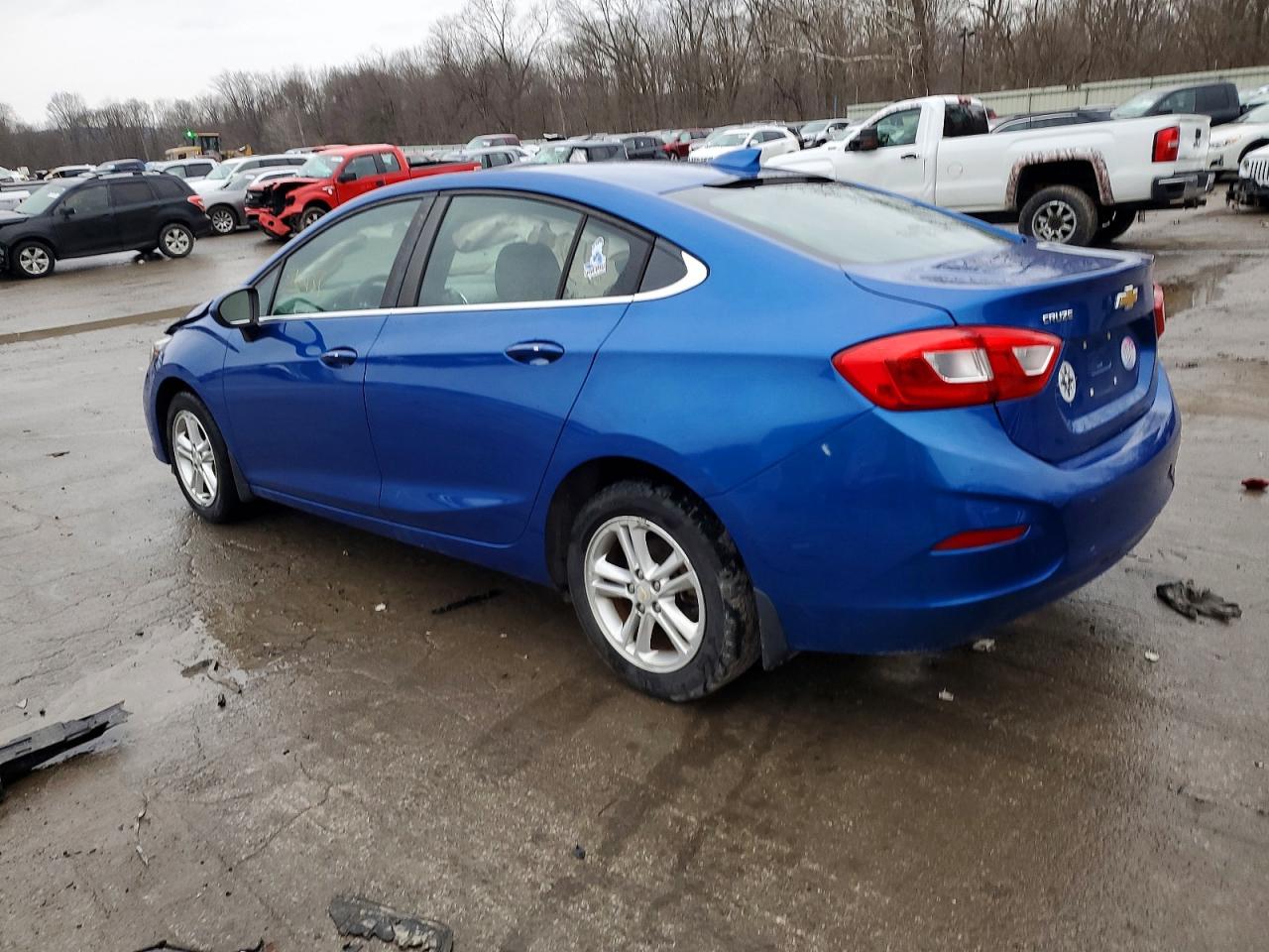 2017 CHEVROLET CRUZE LT photo 2