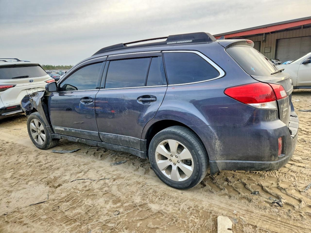 2011 SUBARU OUTBACK 2.5I PREMIUM photo 2