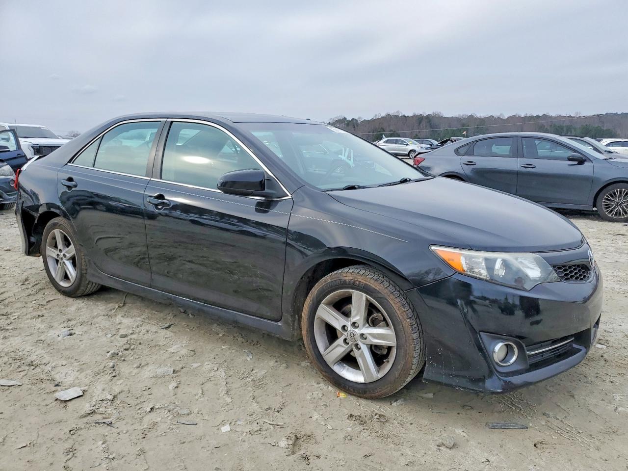 2014 TOYOTA CAMRY L photo 4