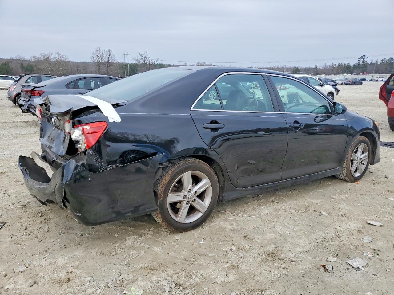 2014 TOYOTA CAMRY L photo 3