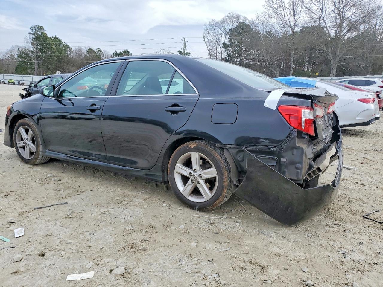 2014 TOYOTA CAMRY L photo 2