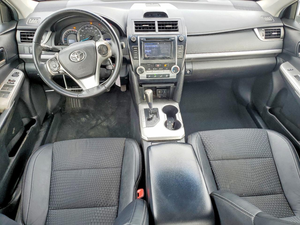 2014 TOYOTA CAMRY L photo 8