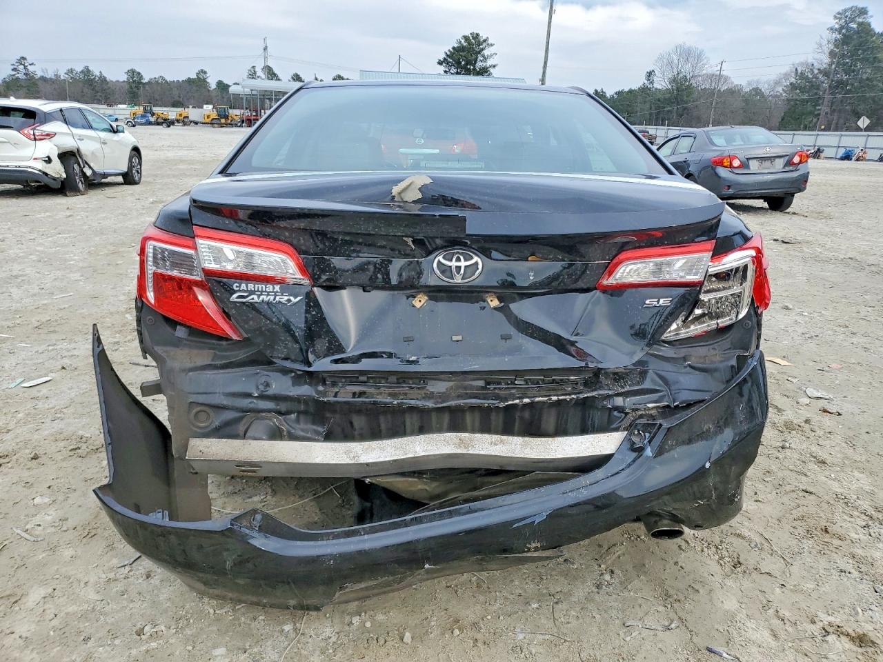 2014 TOYOTA CAMRY L photo 6